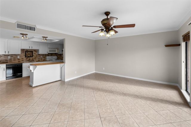 3663 Nasa Parkway 407, Seabrook, TX 77586