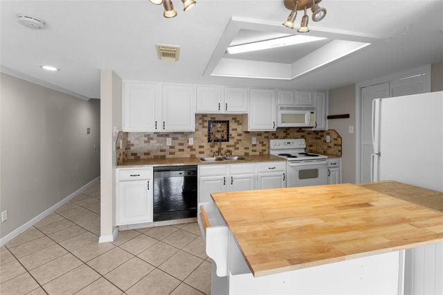 3663 Nasa Parkway 407, Seabrook, TX 77586