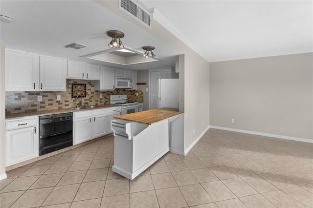 3663 Nasa Parkway 407, Seabrook, TX 77586