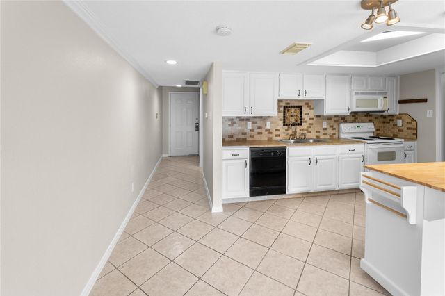 3663 Nasa Parkway 407, Seabrook, TX 77586