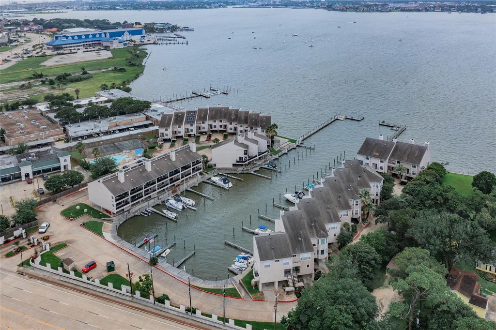 3663 Nasa Parkway 407, Seabrook, TX 77586