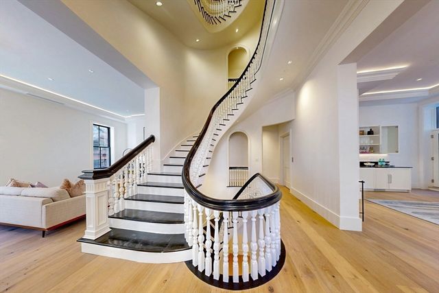 57 Hancock St, Boston, MA 02114