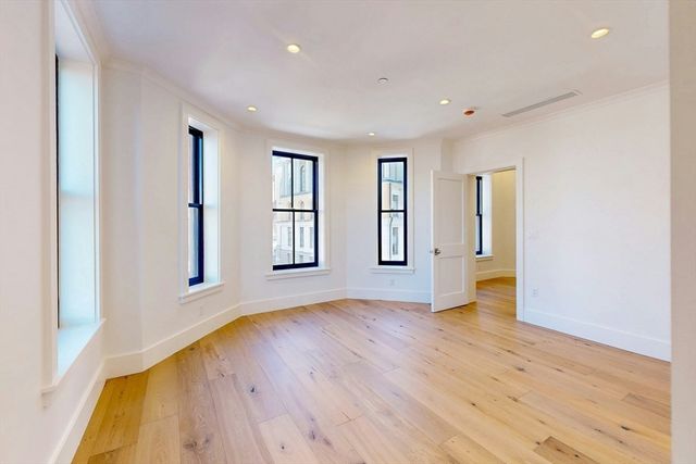 57 Hancock St, Boston, MA 02114