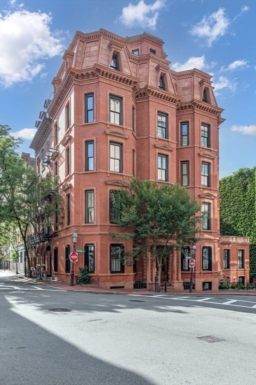 57 Hancock St, Boston, MA 02114