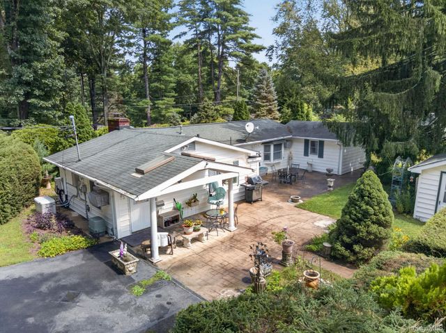 20 Sunset Circle, Bloomingburg, NY 12721