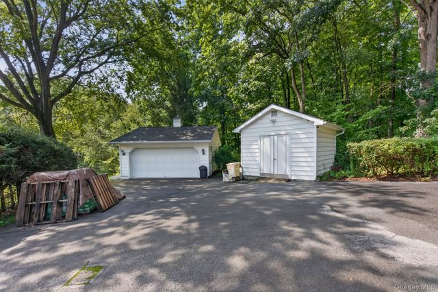 20 Sunset Circle, Bloomingburg, NY 12721