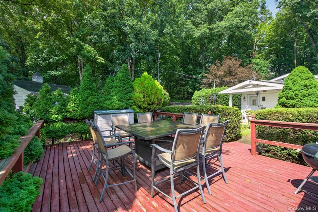 20 Sunset Circle, Bloomingburg, NY 12721