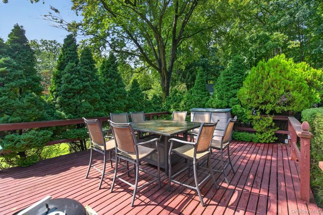 20 Sunset Circle, Bloomingburg, NY 12721