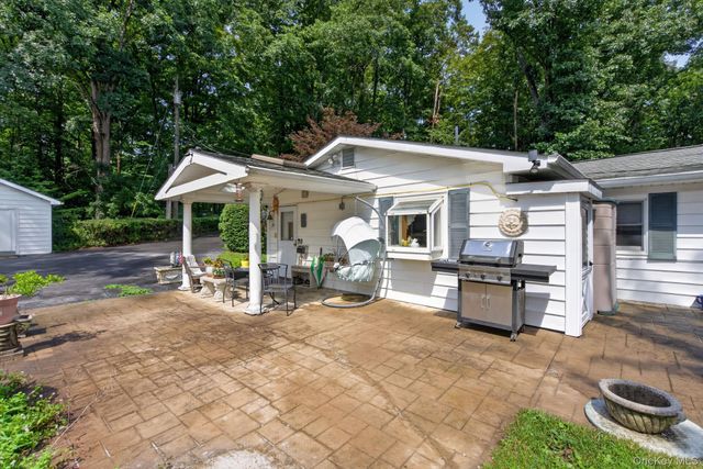20 Sunset Circle, Bloomingburg, NY 12721