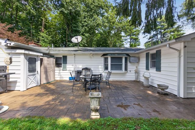 20 Sunset Circle, Bloomingburg, NY 12721