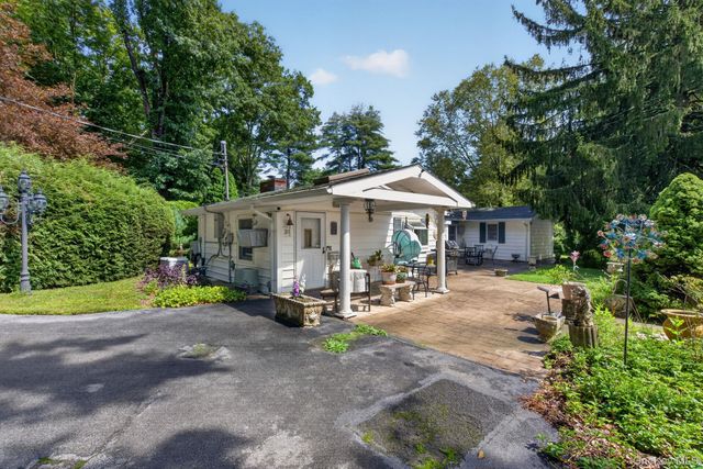 20 Sunset Circle, Bloomingburg, NY 12721