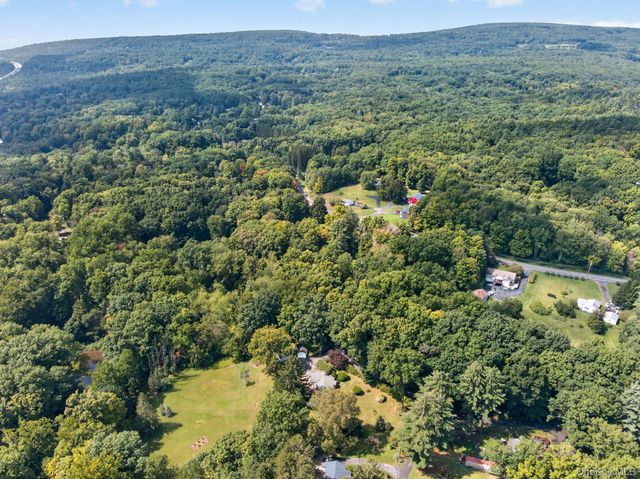 20 Sunset Circle, Bloomingburg, NY 12721