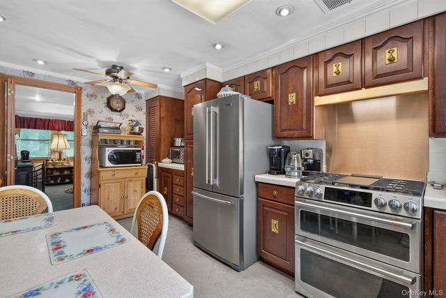 20 Sunset Circle, Bloomingburg, NY 12721