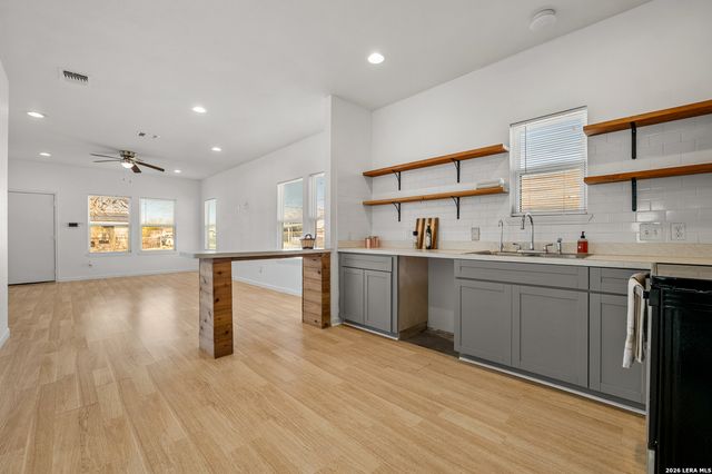 3402 W Salinas St, San Antonio, TX 78207