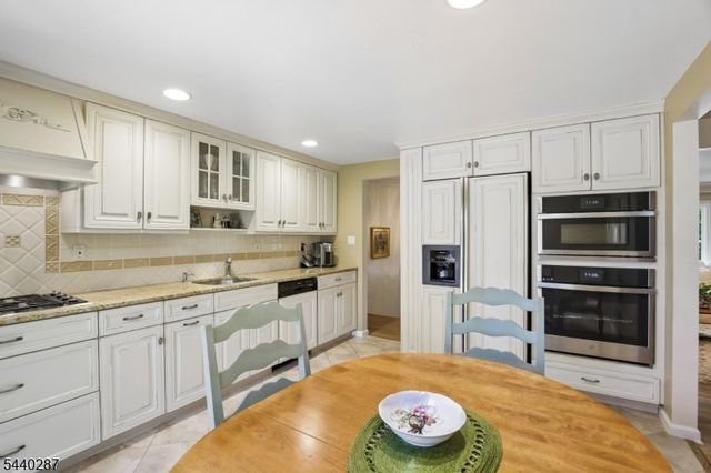 24 Cherry Hill Rd, Livingston Twp., NJ 07039