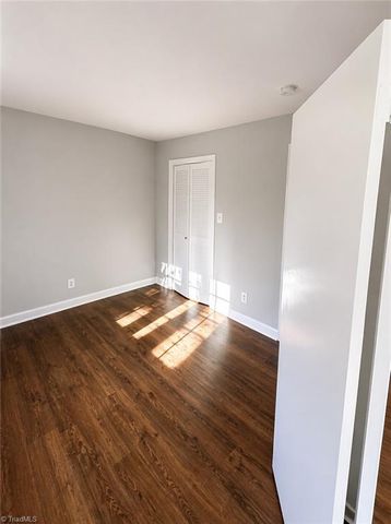 2890 Carriage Drive B, Winston-salem, NC 27106