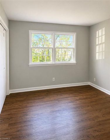 2890 Carriage Drive B, Winston-salem, NC 27106