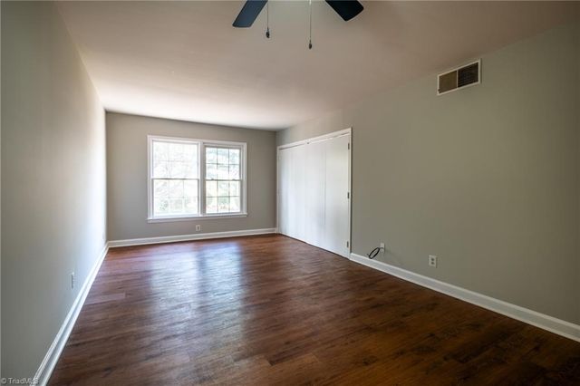 2890 Carriage Drive B, Winston-salem, NC 27106