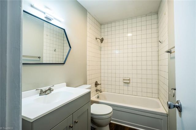 2890 Carriage Drive B, Winston-salem, NC 27106