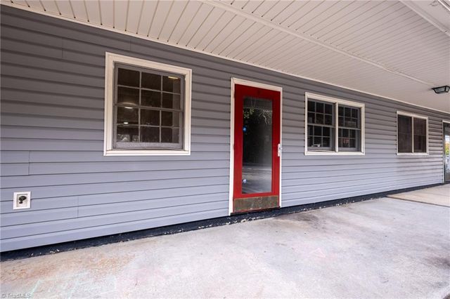 2890 Carriage Drive B, Winston-salem, NC 27106