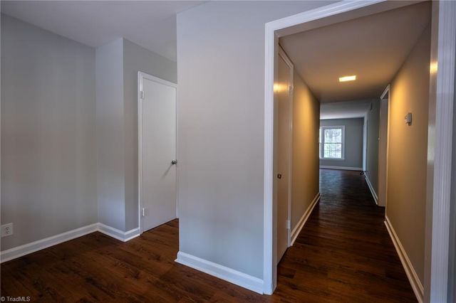 2890 Carriage Drive B, Winston-salem, NC 27106