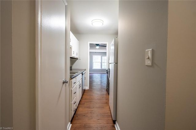 2890 Carriage Drive B, Winston-salem, NC 27106