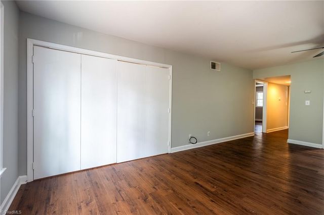2890 Carriage Drive B, Winston-salem, NC 27106