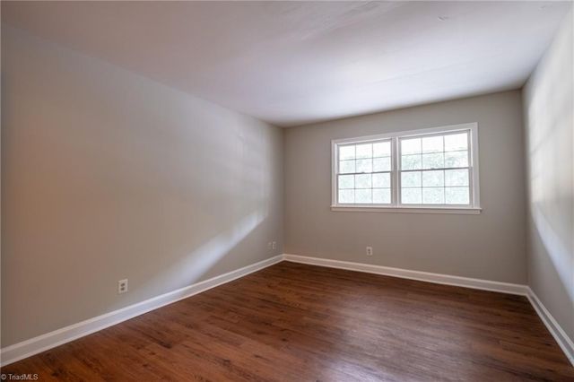 2890 Carriage Drive B, Winston-salem, NC 27106