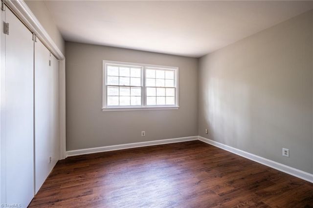 2890 Carriage Drive B, Winston-salem, NC 27106
