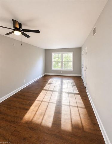 2890 Carriage Drive B, Winston-salem, NC 27106