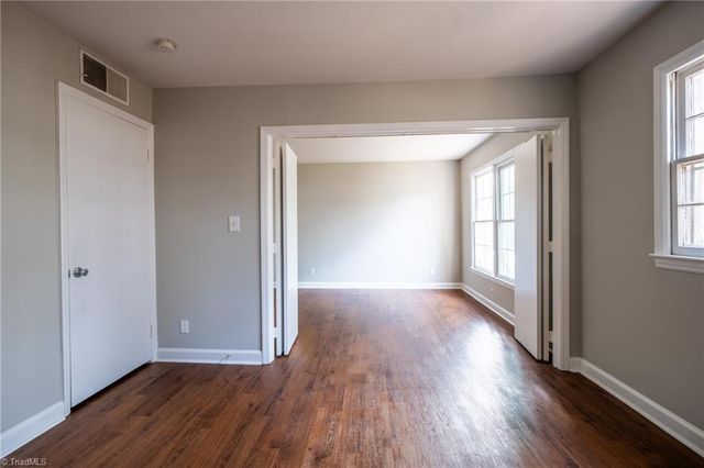 2890 Carriage Drive B, Winston-salem, NC 27106