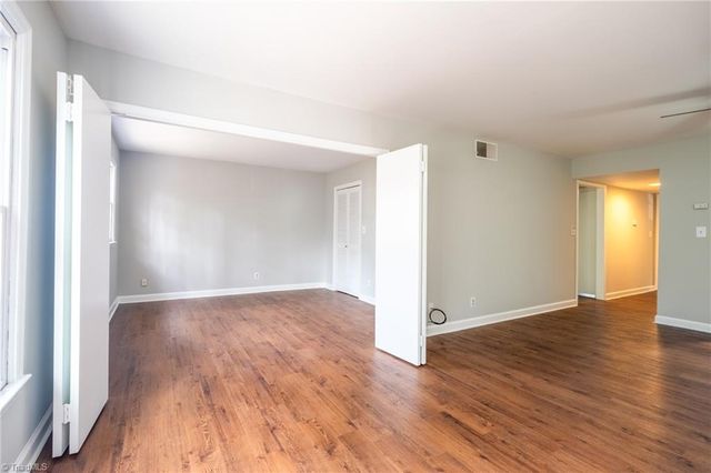 2890 Carriage Drive B, Winston-salem, NC 27106