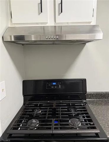 2890 Carriage Drive B, Winston-salem, NC 27106