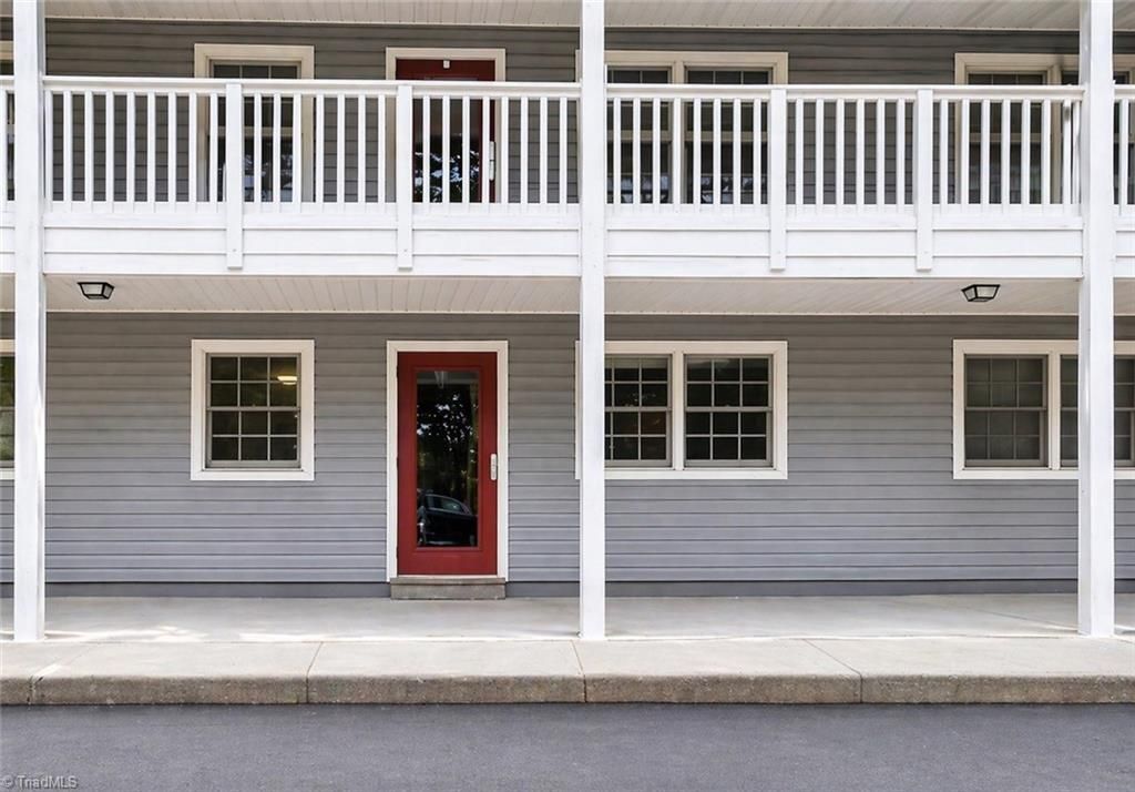 2890 Carriage Drive B, Winston-salem, NC 27106