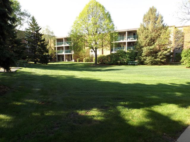 1700 Four Oaks Road 321, Eagan, MN 55121