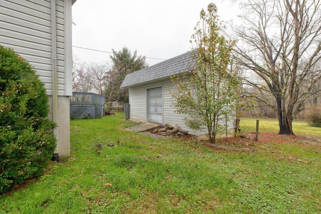 67 1st Street, Clay City, KY 40312