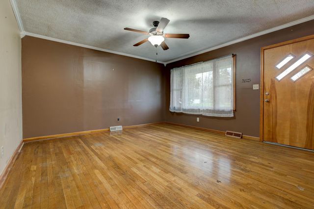 67 1st Street, Clay City, KY 40312