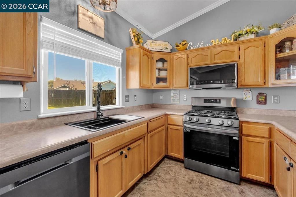 Image 13 of property listing at 19388 Bonanza King Dr, Cottonwood, CA 96022