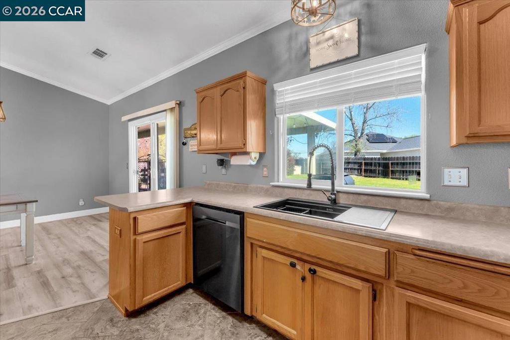 Image 15 of property listing at 19388 Bonanza King Dr, Cottonwood, CA 96022