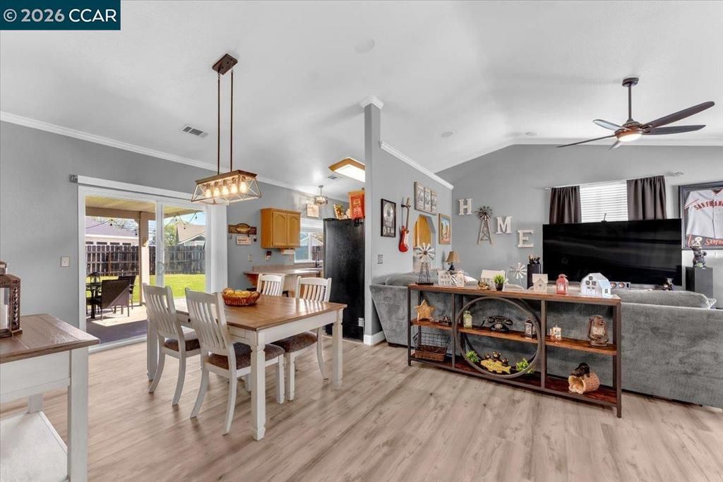 Image 7 of property listing at 19388 Bonanza King Dr, Cottonwood, CA 96022