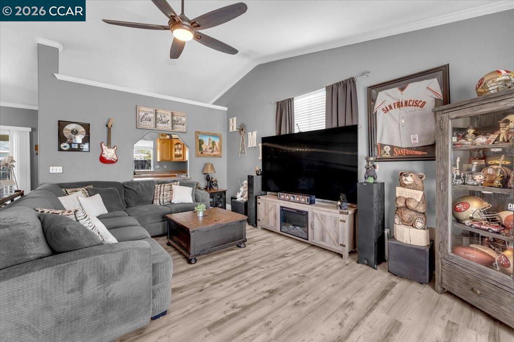 Image 8 of property listing at 19388 Bonanza King Dr, Cottonwood, CA 96022