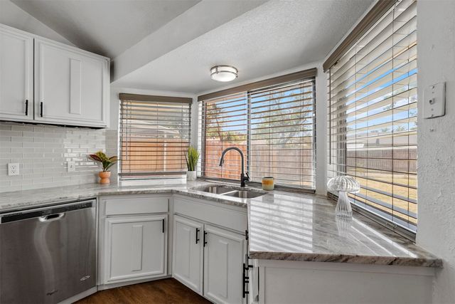 425 Rollingridge Lane, Garland, TX 75043