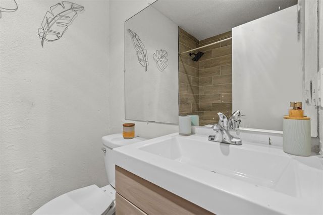 425 Rollingridge Lane, Garland, TX 75043
