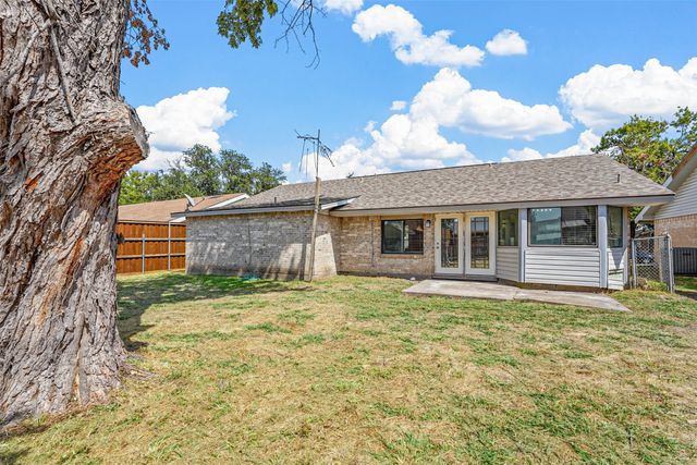 425 Rollingridge Lane, Garland, TX 75043
