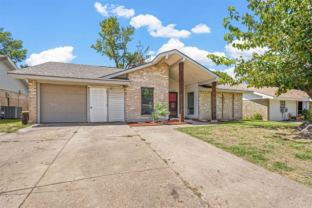 425 Rollingridge Lane, Garland, TX 75043