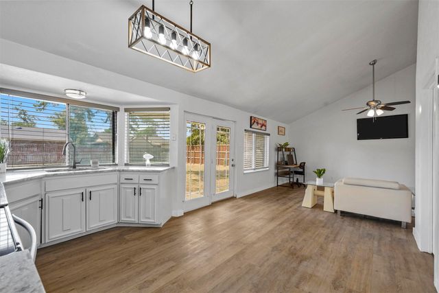 425 Rollingridge Lane, Garland, TX 75043