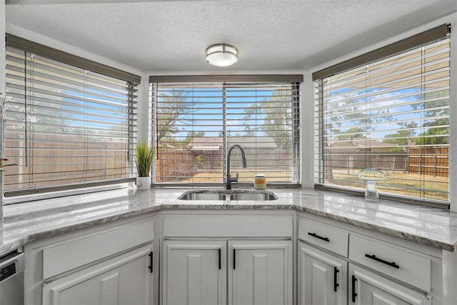 425 Rollingridge Lane, Garland, TX 75043