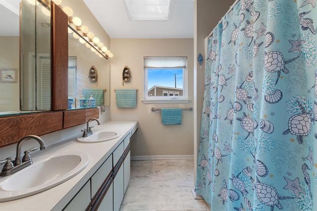 16924 Beachcomber, Galveston, TX 77554