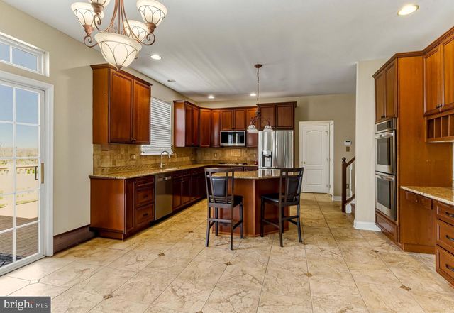 215 SHERWIN RD, Mullica Hill, NJ 08062