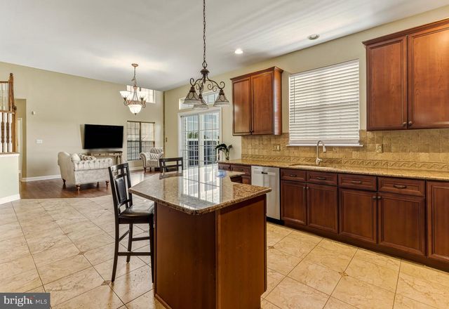 215 SHERWIN RD, Mullica Hill, NJ 08062